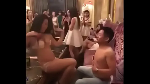 Sexy girl in Karaoke in Cambodia toplam Videoyu izleyin