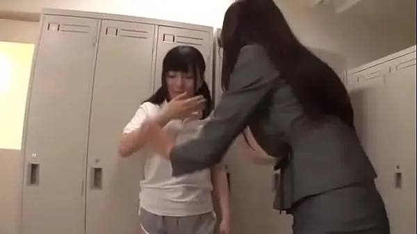 Посмотреть всего видео: Учительница-лесбиянка трахает юную девушку