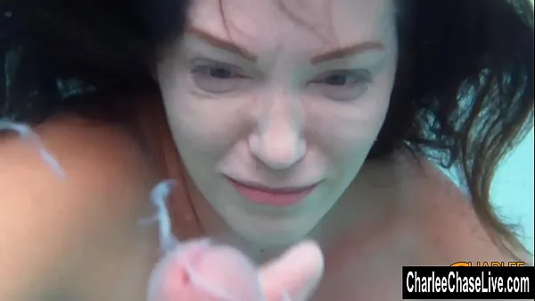 Ver Burlas de polla bajo el agua con la MILF de tetas grandes Charlee Chase vídeos en total