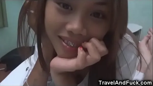 Sehen Sie sich insgesamt Glücklicher Tourist mit 2 philippinischen Teenagern Videos an
