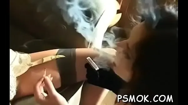 Bekijk in totaal Smoking scene with busty honey video's