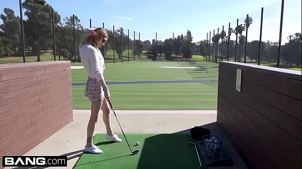 Nadya Nabakova puts her pussy on display at the golf course कुल वीडियो देखें