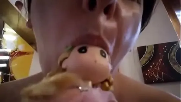 Se We buy a doll together in a shop and we play it in a very fetish way totalt videoer