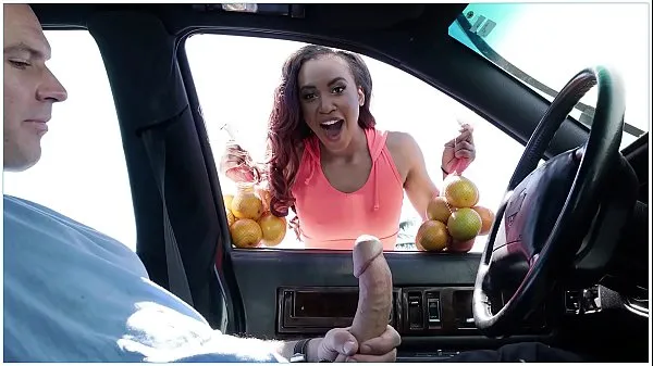 Oglejte si BANGBROS - Sean Lawless Buys Oranges From Sexy Black Street Vendor Demi Sutra skupaj videoposnetkov