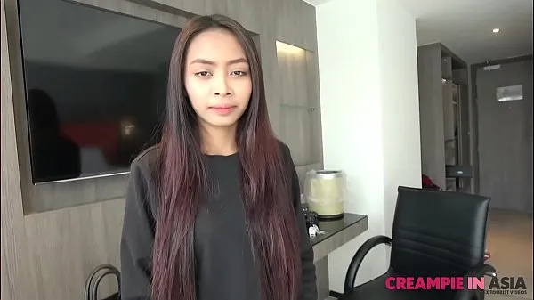 Bekijk in totaal Petite young Thai girl fucked by big Japan guy video's
