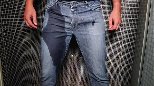 Watch Guy pee inside his jeans and cumshot on end total Videos