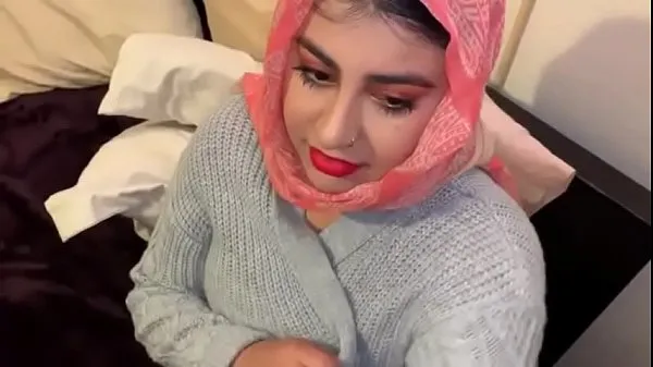 Bekijk in totaal Arabian beauty doing blowjob video's
