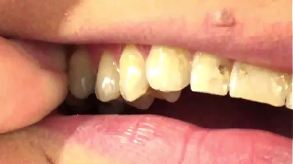 Összesen Mouth Vore Close Up Of Fifi Foxx Eating Gummy Bears videó