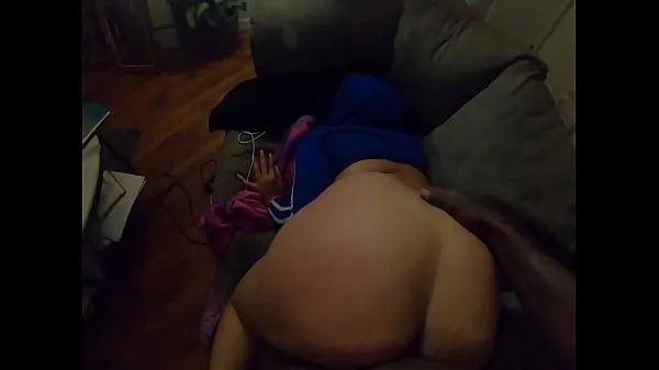 Tonton Pounding my roommates big booty wife on the counch jumlah Video