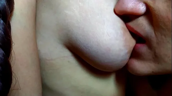 Titta på totalt Stepson decided to remember what it was like to suck his stepmoms nipples - Nipples sucking videor