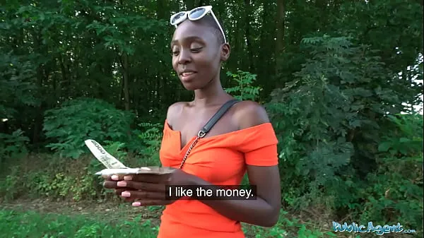 총 Public Agent Ebony model Zaawaadi taken into the woods for hard outdoor fucking 개의 비디오를 시청하십시오