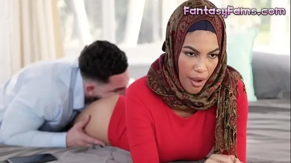 Oglejte si Fucking Muslim Converted Stepsister With Her Hijab On - Maya Farrell, Peter Green - Family Strokes skupaj videoposnetkov