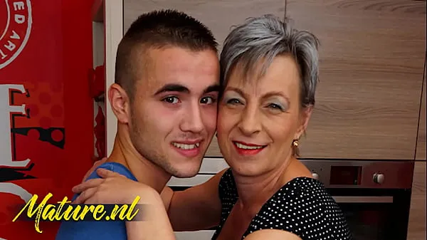 Összesen Horny Stepson Always Knows How to Make His Step Mom Happy videó