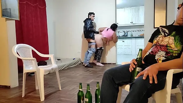 Oglejte si I go to my best friend's house to watch the Soccer GAME He gets very I give his wife some massages and we end up fucking He has a very BIG ASS is a good whore skupaj videoposnetkov
