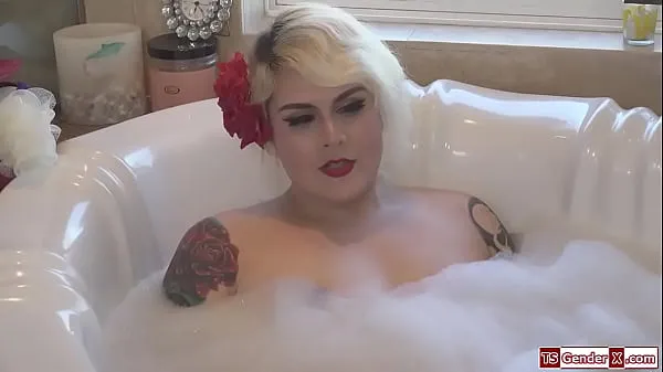 Trans stepmom Isabella Sorrenti anal fucks stepson कुल वीडियो देखें
