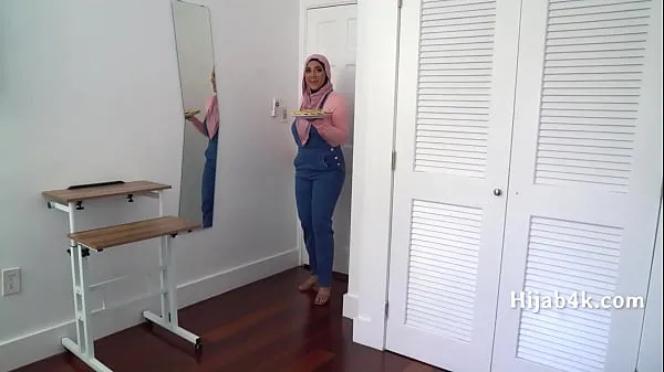 合計 Corrupting My Chubby Hijab Wearing StepNiece 本の動画を見る
