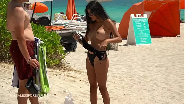 Titta på totalt Huge boob hotwife at the beach videor