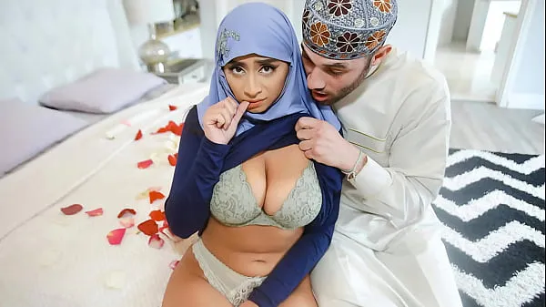 Arab Husband Trying to Impregnate His Hijab Wife - HijabLust कुल वीडियो देखें